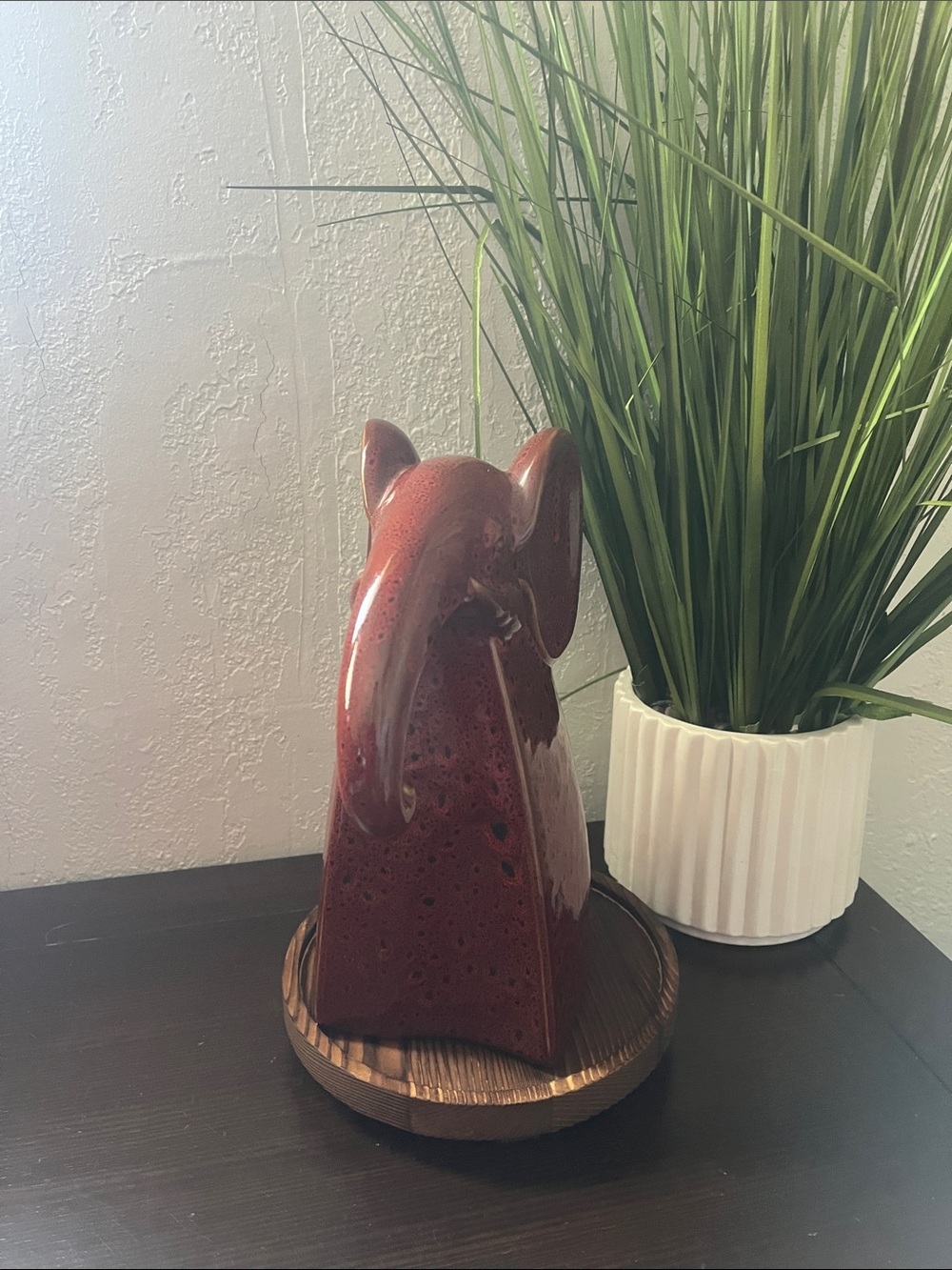 Red figure elephant ceramic decor - Picture 1 of 10